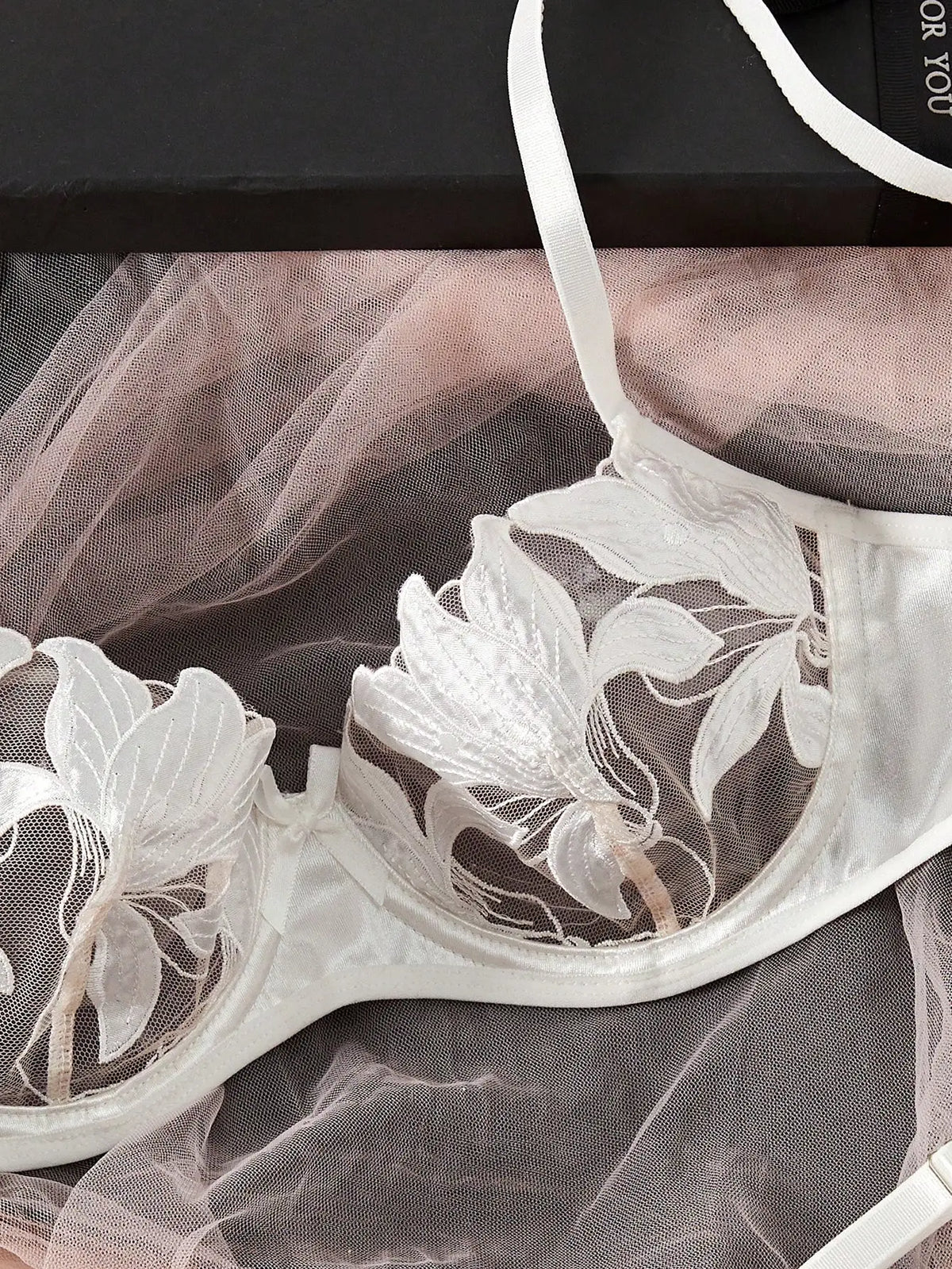 Transparent Floral Two Pieces Exquisite Lace Lingerie Set Ultrathin Bra Briefs Set Solid Exotic Lingerie For Ladies 23171A