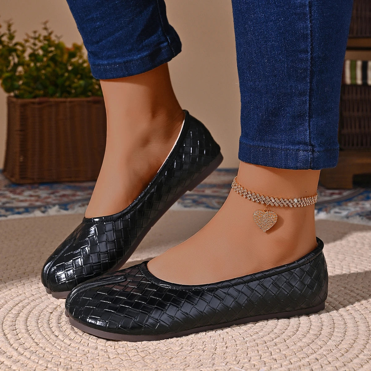 Women Tabi Split Toe Woven Embossed Ballet Flats Slip On Faux Leather Lightweight Casual Daily Walking Flat Shoes