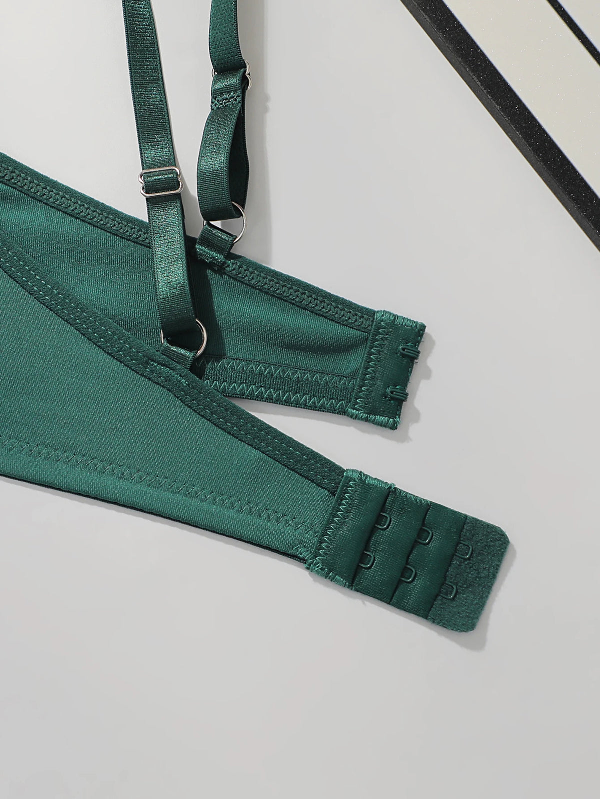 1 Pcs High Quality Sexy and Hot Green Lace Lingerie Sexy Cross Strap Bra Women's Underwear Push Up Bra Fashion Party Bra MR2986