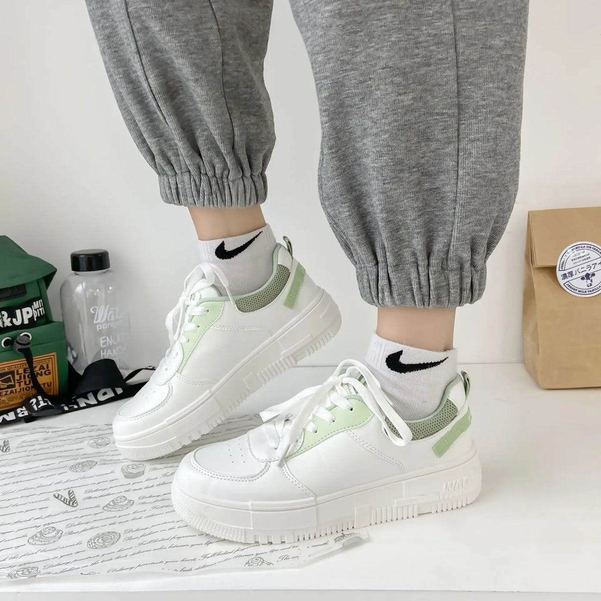 2022 Fashion Spring New Designer Hot Sale White Shoes Female Platform Sneakers Women Tenis Feminino Casual Female Shoes Woman