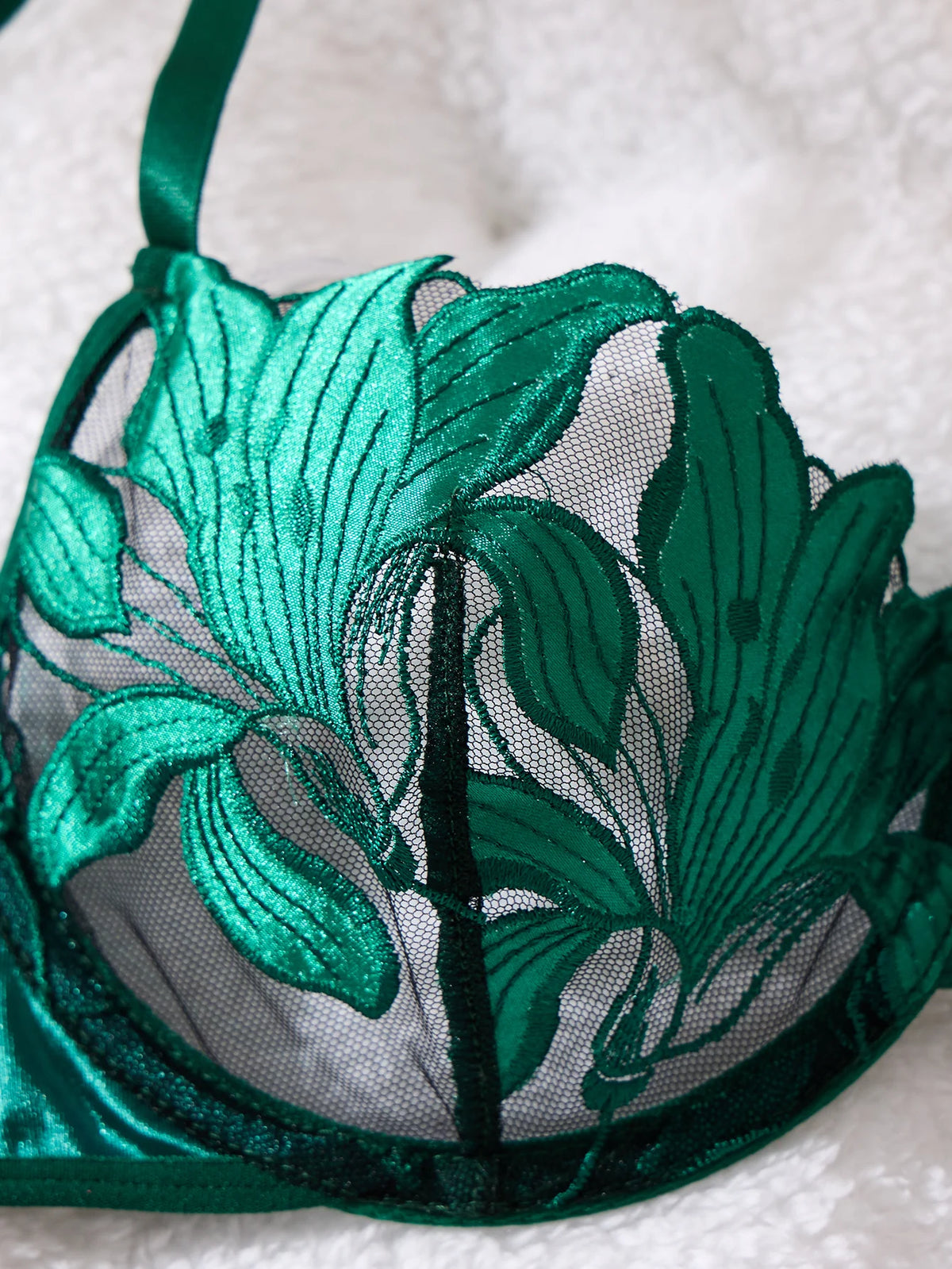 Exclusive green embroidery lingerie set for dates. Sexy see-through chiffon bra. High-end sensual women's underwear ZA824031