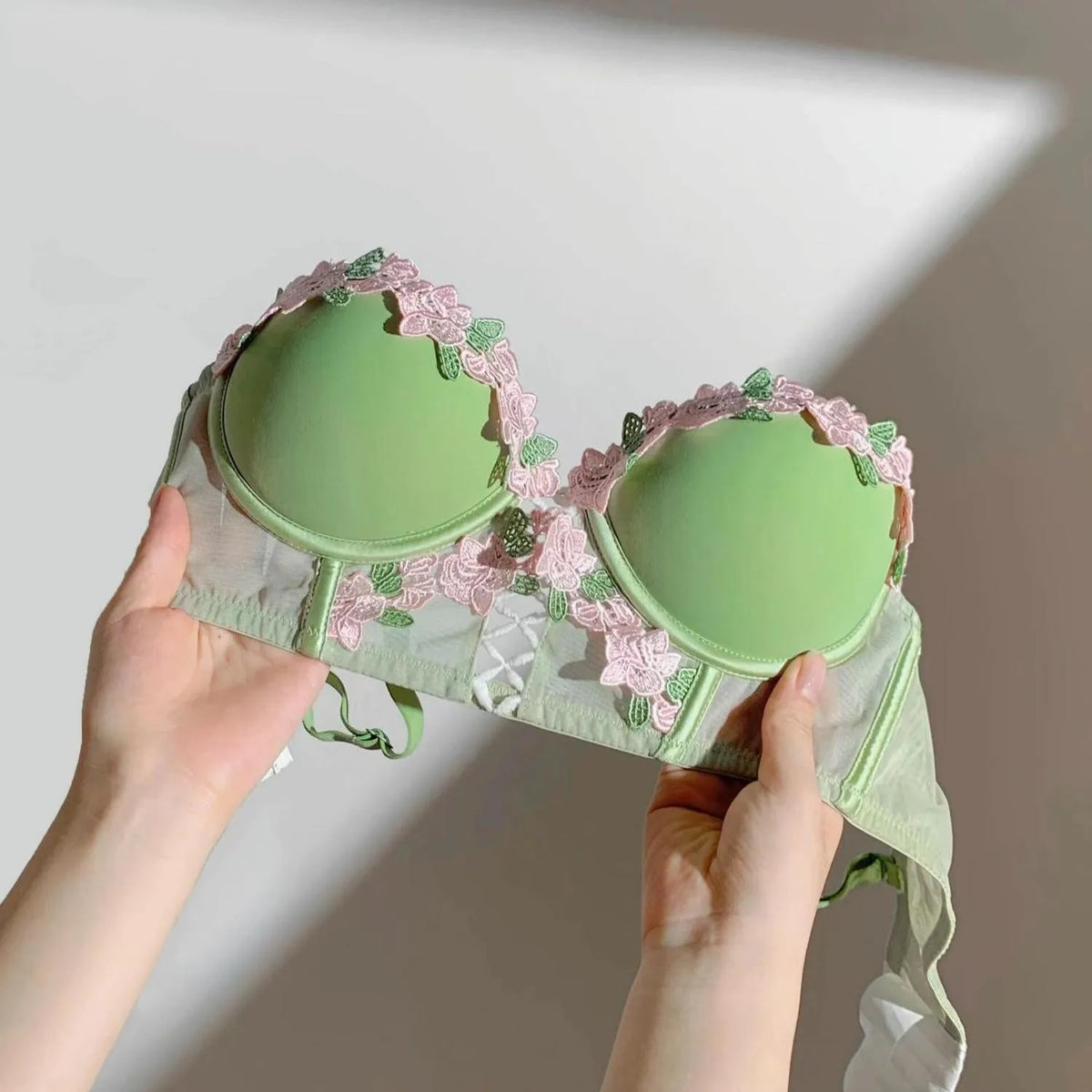 MOYISU London Anime Bralette - Delicate Wireless Bra for Set Teens, Japanese Summer Underwear Small Bust Close-Fit Subtle Allure