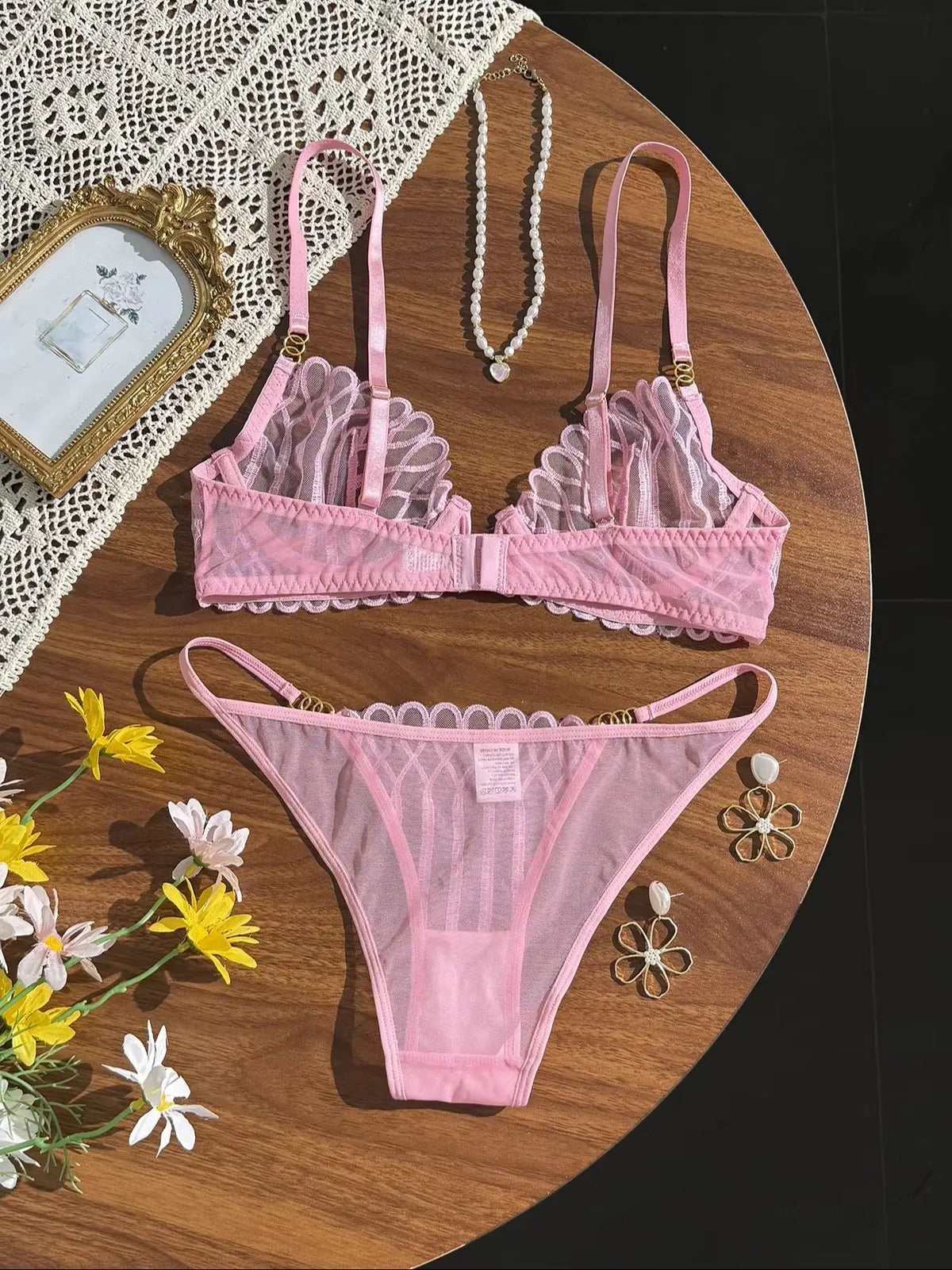 French Style Sexy Embroidered Transparent Underwear Set V-Neck Design Anti-Sagging Breathable Bra And Panties Ensemble