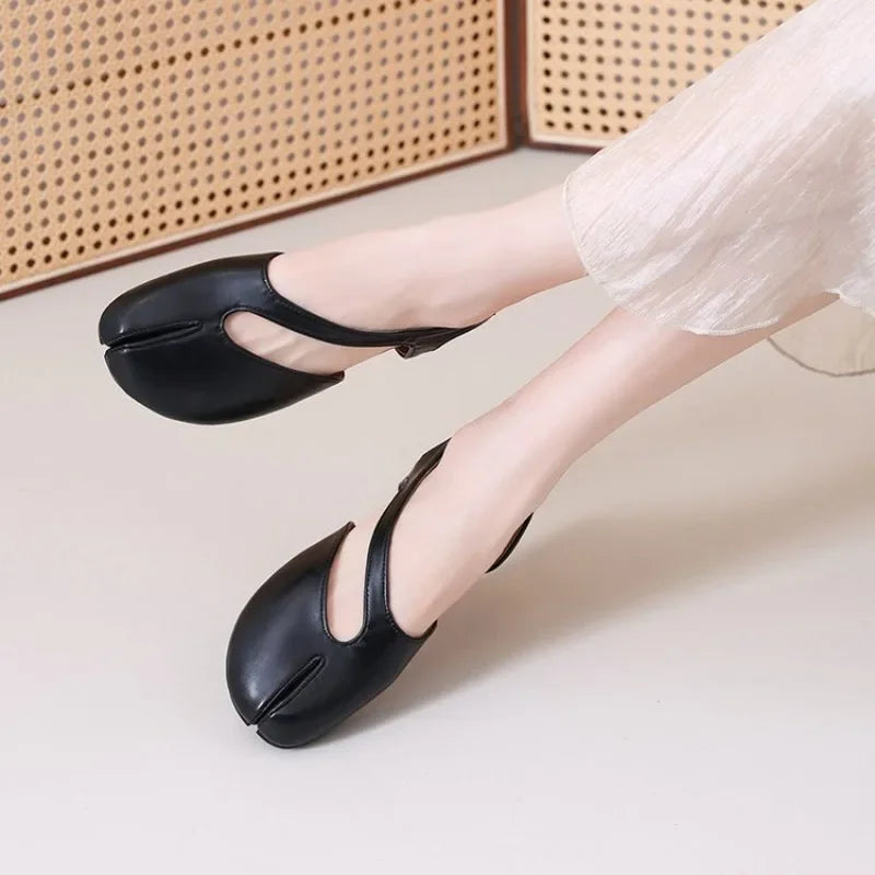 2026 Women's Back Trip Strap Casual Single Shoes Split Toe Trotter Baotou Sandals