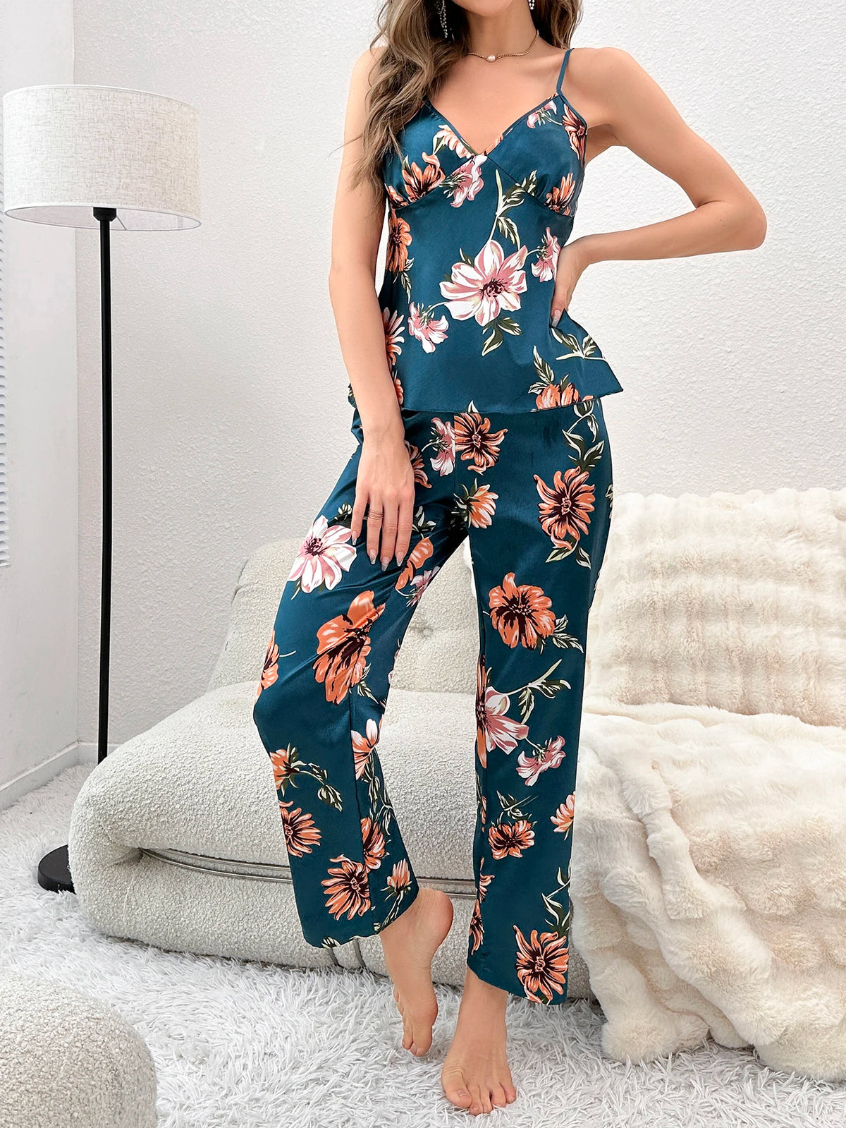 Luxurious Women's V-Neck Pajama Set Retro Elegant Floral Print Cami Top and Pants 2 Piece Loungewearfor Home or Outdoor Wear