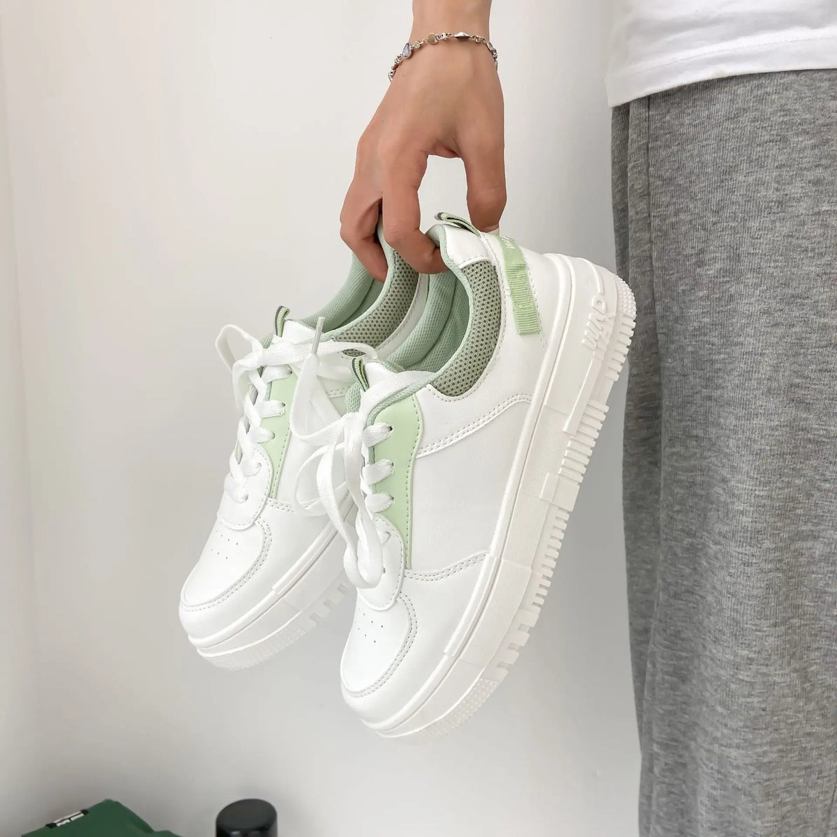 2022 Fashion Spring New Designer Hot Sale White Shoes Female Platform Sneakers Women Tenis Feminino Casual Female Shoes Woman