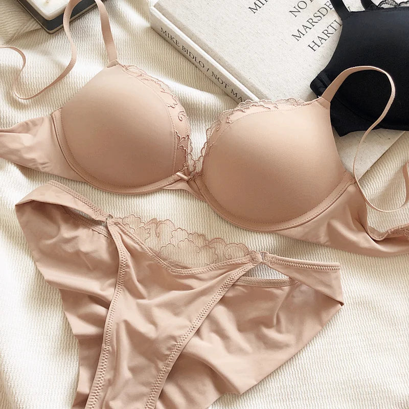 1 Set/Europe Women Underwear Set Sexy Push Up Bra and Panties Set Lace Romantic Comfort Lingerie Adjustable Straps Brassiere Set