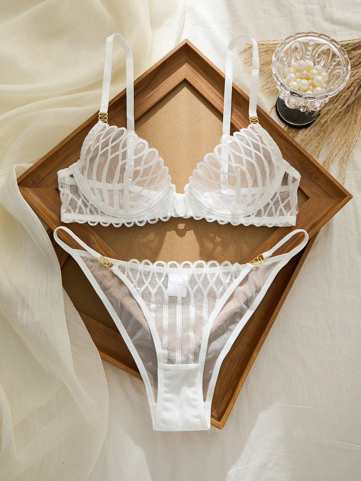 French Style Sexy Embroidered Transparent Underwear Set V-Neck Design Anti-Sagging Breathable Bra And Panties Ensemble
