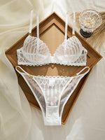 French Style Sexy Embroidered Transparent Underwear Set V-Neck Design Anti-Sagging Breathable Bra And Panties Ensemble