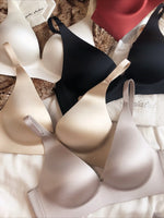 Luxury Seamless Women Underwear Sexy Deep V Push Up Bras Oilcloth Silk Fabric Comfort Soft Lingerie Adjustable Strap W Support