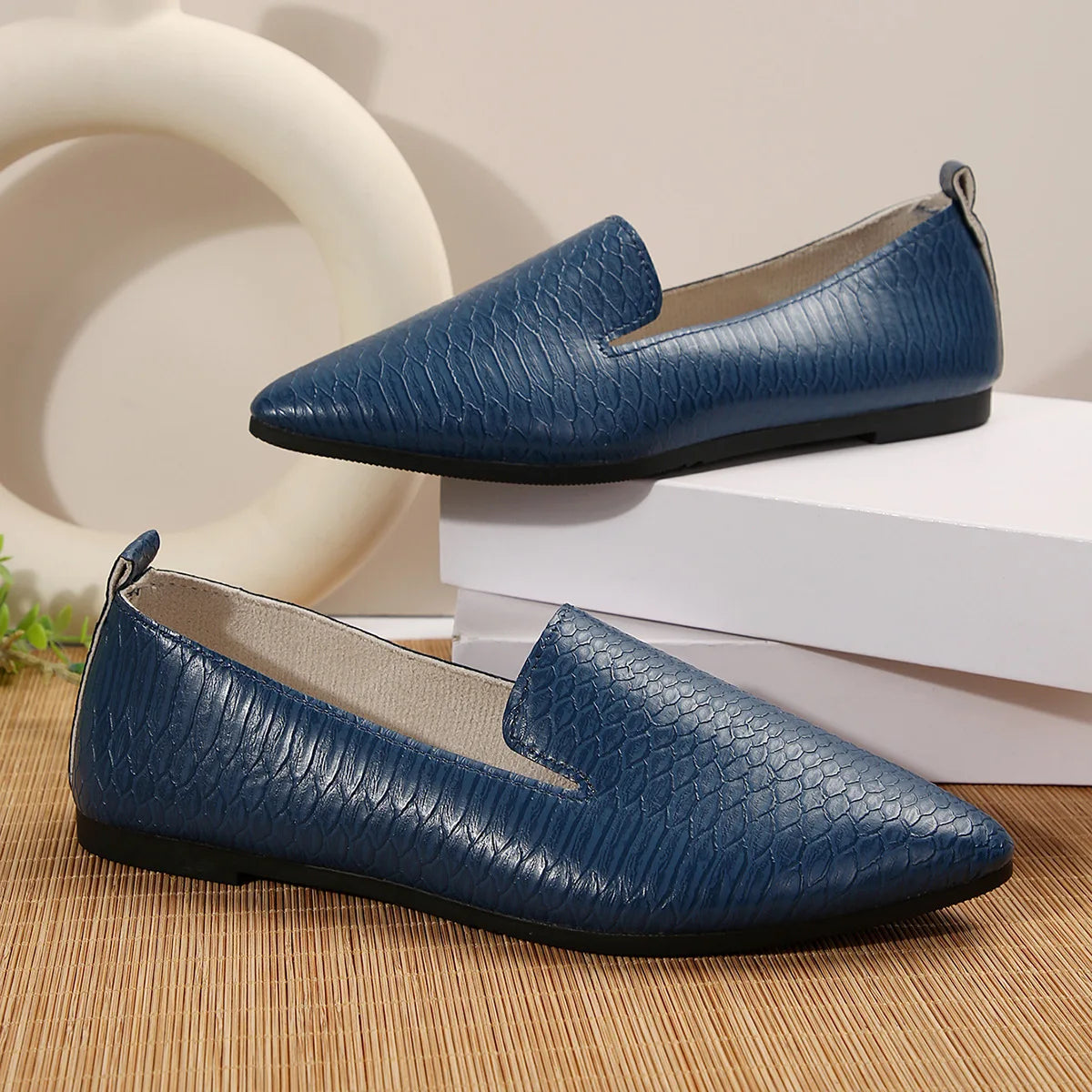 Summer Large Size 43 Women Shoes 2025 Simple Lightweight Flat Shoes Women Pointed Non Slip Soft Sole Casual Shoes Women Loafers