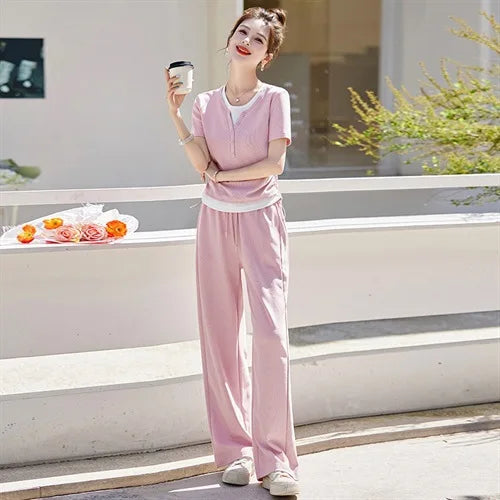 Knitted two-piece casual suit is loose and comfortable
