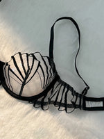Black Leaf Embroidery Sheer Mesh Lingerie Set Underwire Bra & Adjustable Thong Women Sexy Underwear ZA824058
