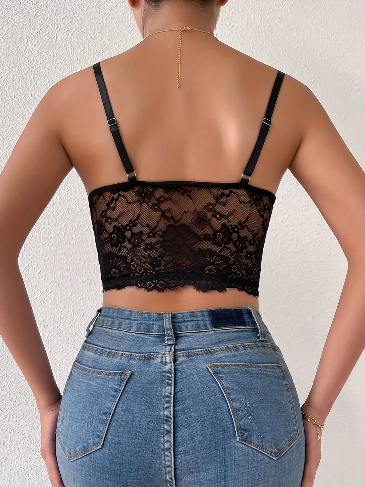 Women's classic black lace cropped camisole top, sexy and stylish bra camisole, adjustable straps, can be worn alone or as an in