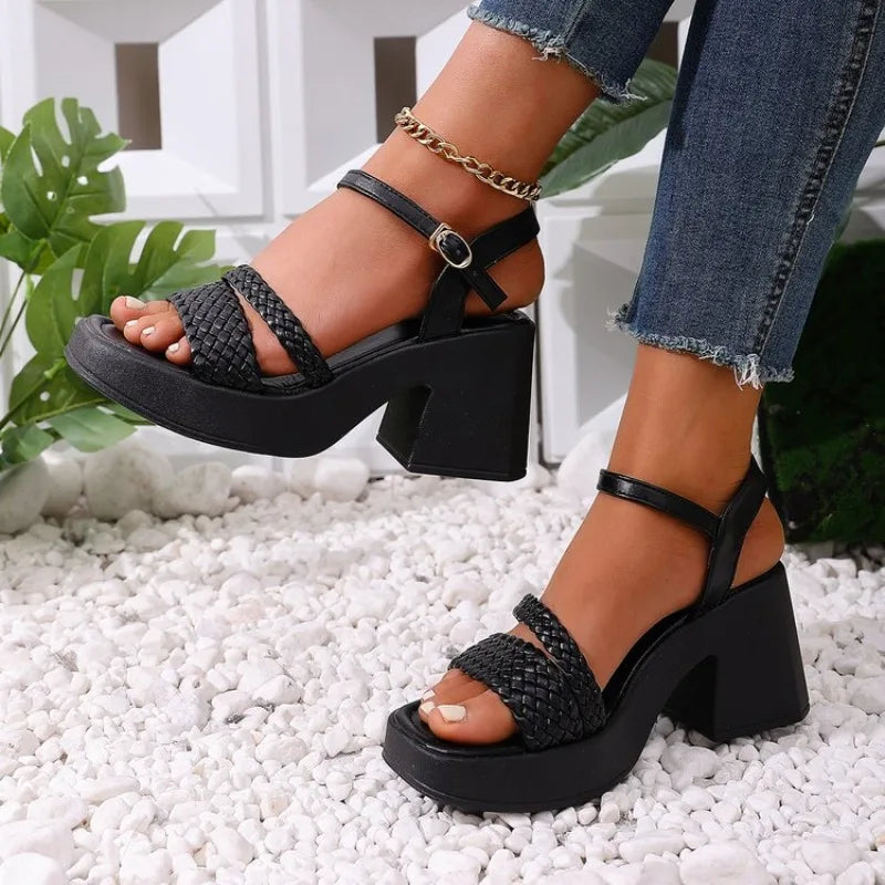 2026 Summer New Women's Fashionable and Comfortable Thick Bottom Sandals with One Line Buckle Design and Simple Open Toe Sandals