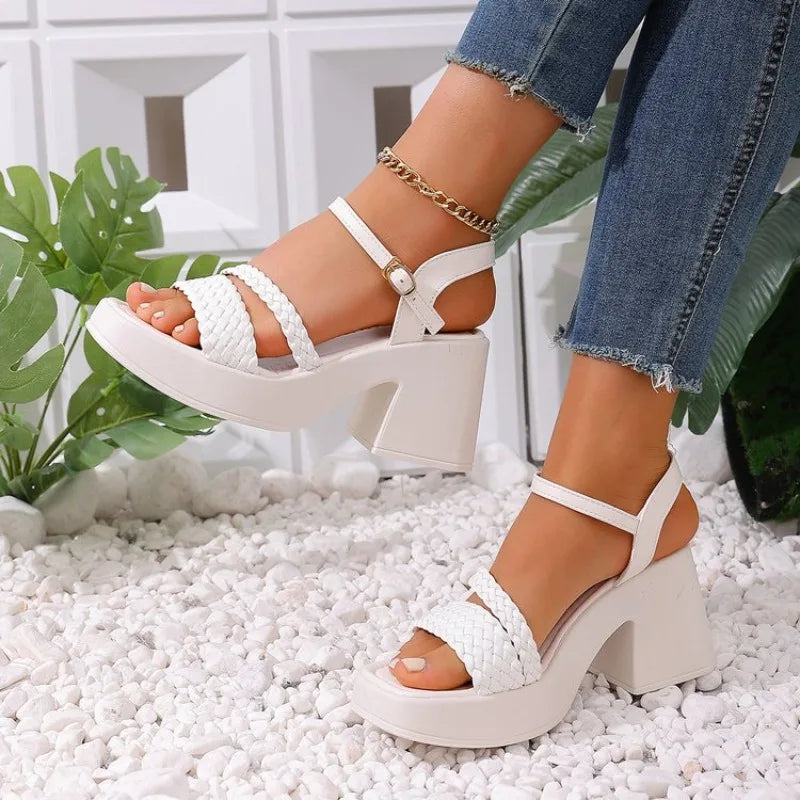 2026 Summer New Women's Fashionable and Comfortable Thick Bottom Sandals with One Line Buckle Design and Simple Open Toe Sandals