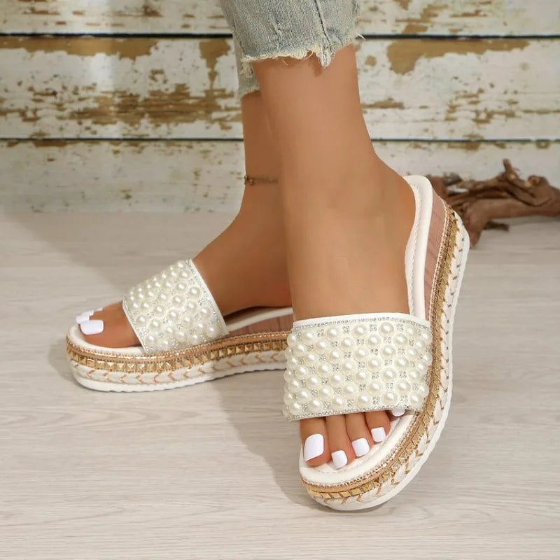 Shiny Crystal Pearl Platform Slippers Women Fashion Rivet Decor Wedge Sandals Woman Summer 2026 Non Slip Thick Sole