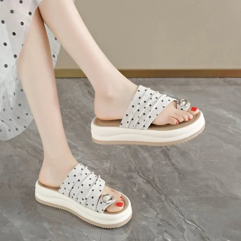 2026Women Beach Slippers New Summer Open Toe Sandals Non Slip Casual Outdoor Flip-flops High Platform Footwear