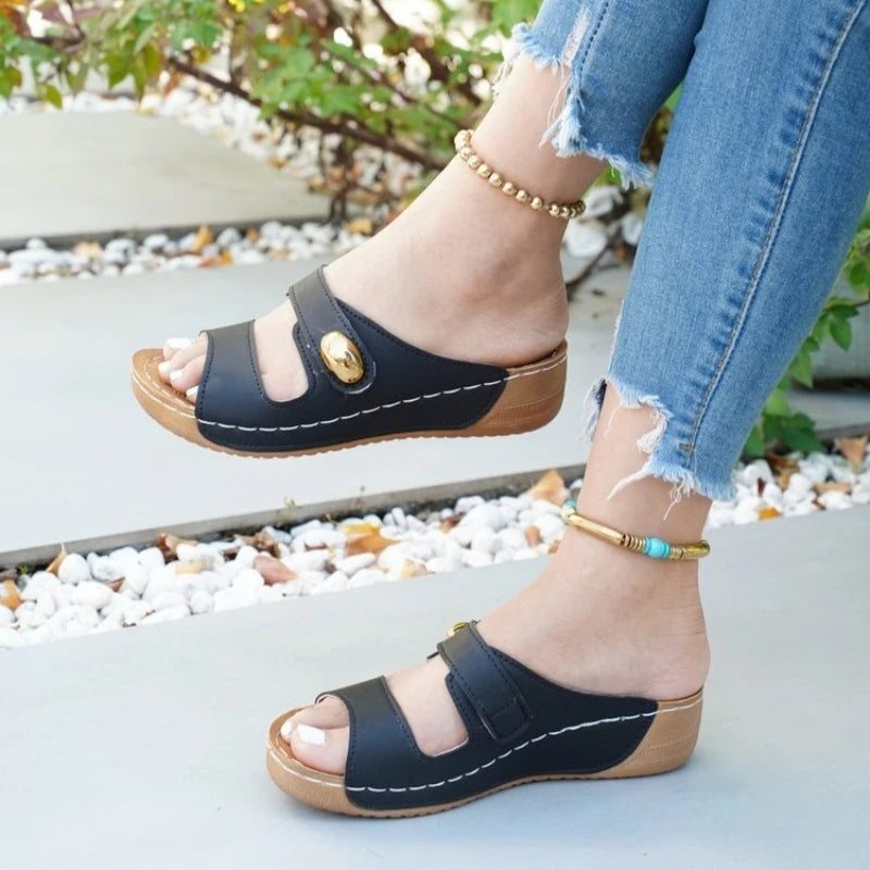 Women's Fashion Wedge-heeledLeisure Slippers 2026 Summer New Lightweight Open-toed Platform Slippers.