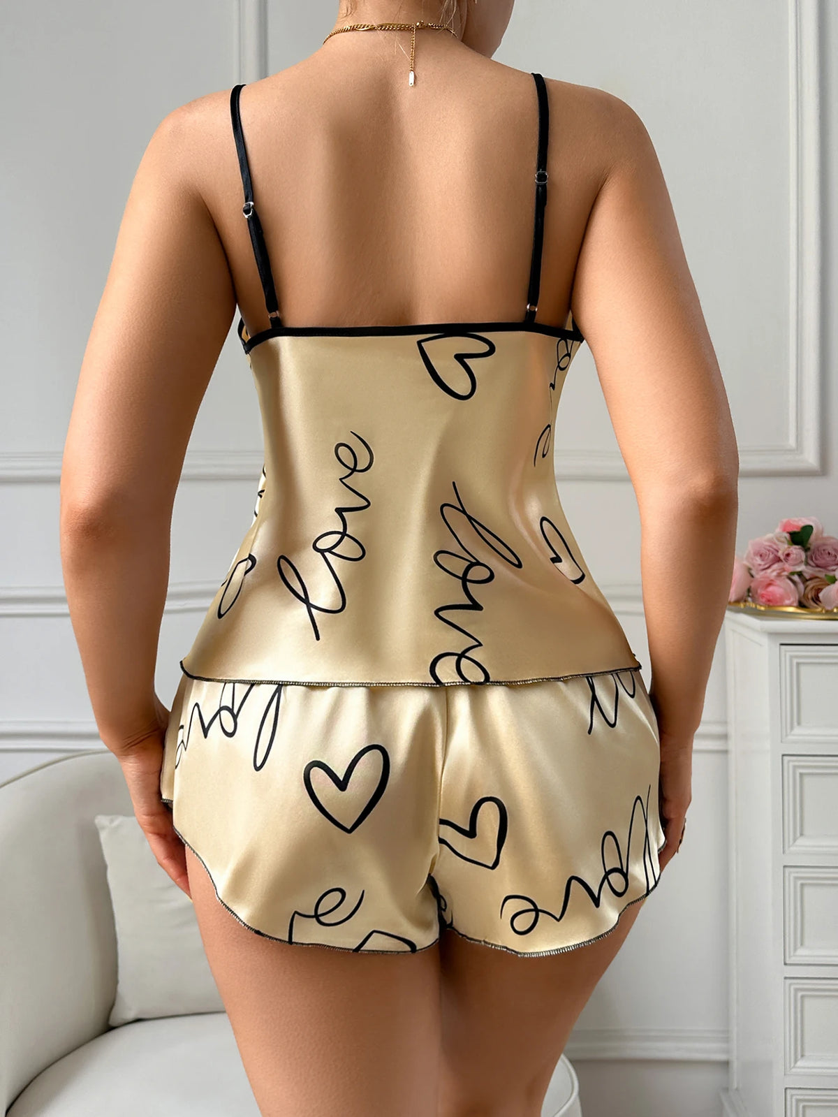 New Sweet and Cute Women Sleepwear Set Heart Print 2 Piece Home Wear Comfortable Round Neck Top and Short Pants Set for Summer