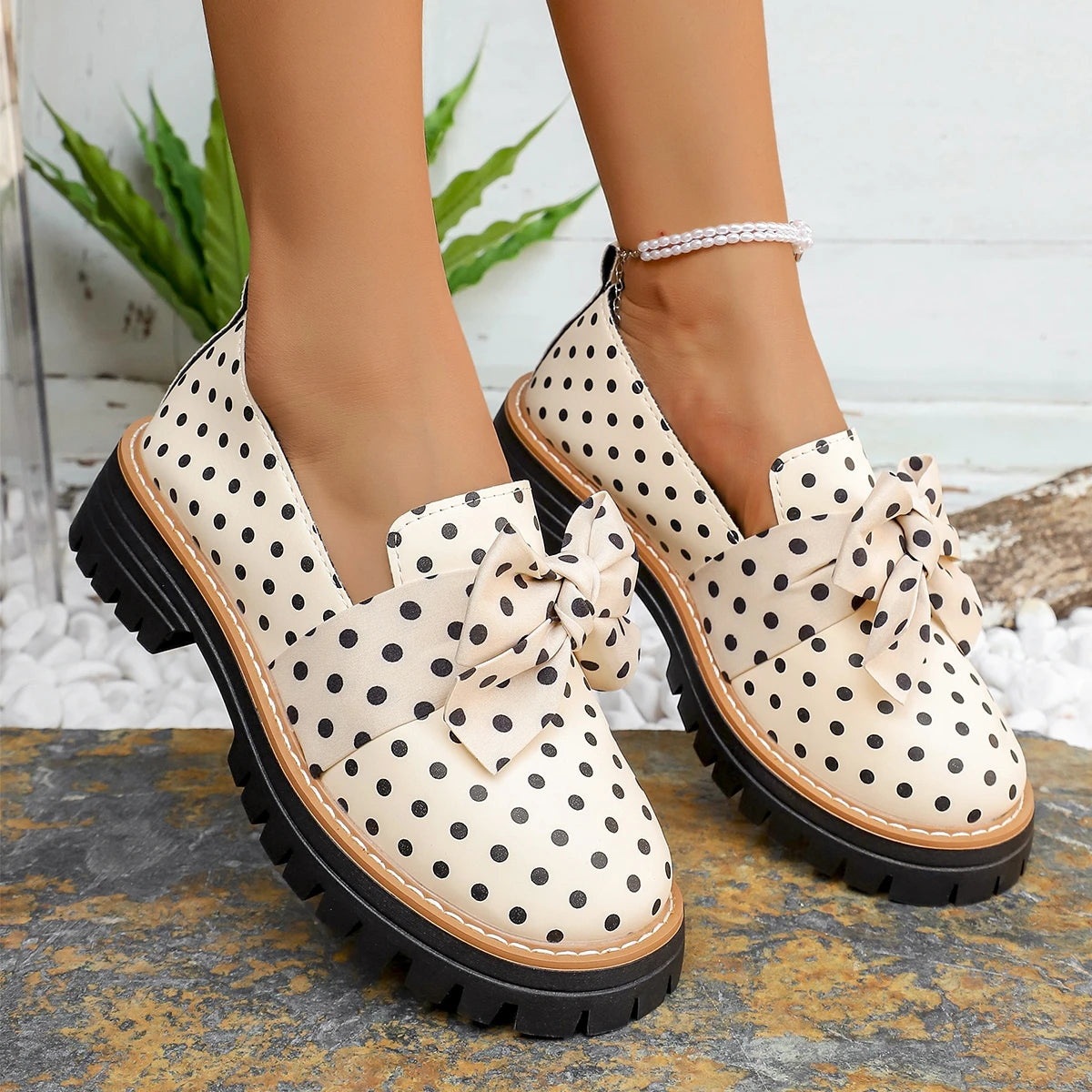 Women Polka‑Dot Bow Platform Loafers Round‑Toe Slip‑On Lug‑Sole PU Leather Contrast Stitching Vintage Casual Daily Shoes