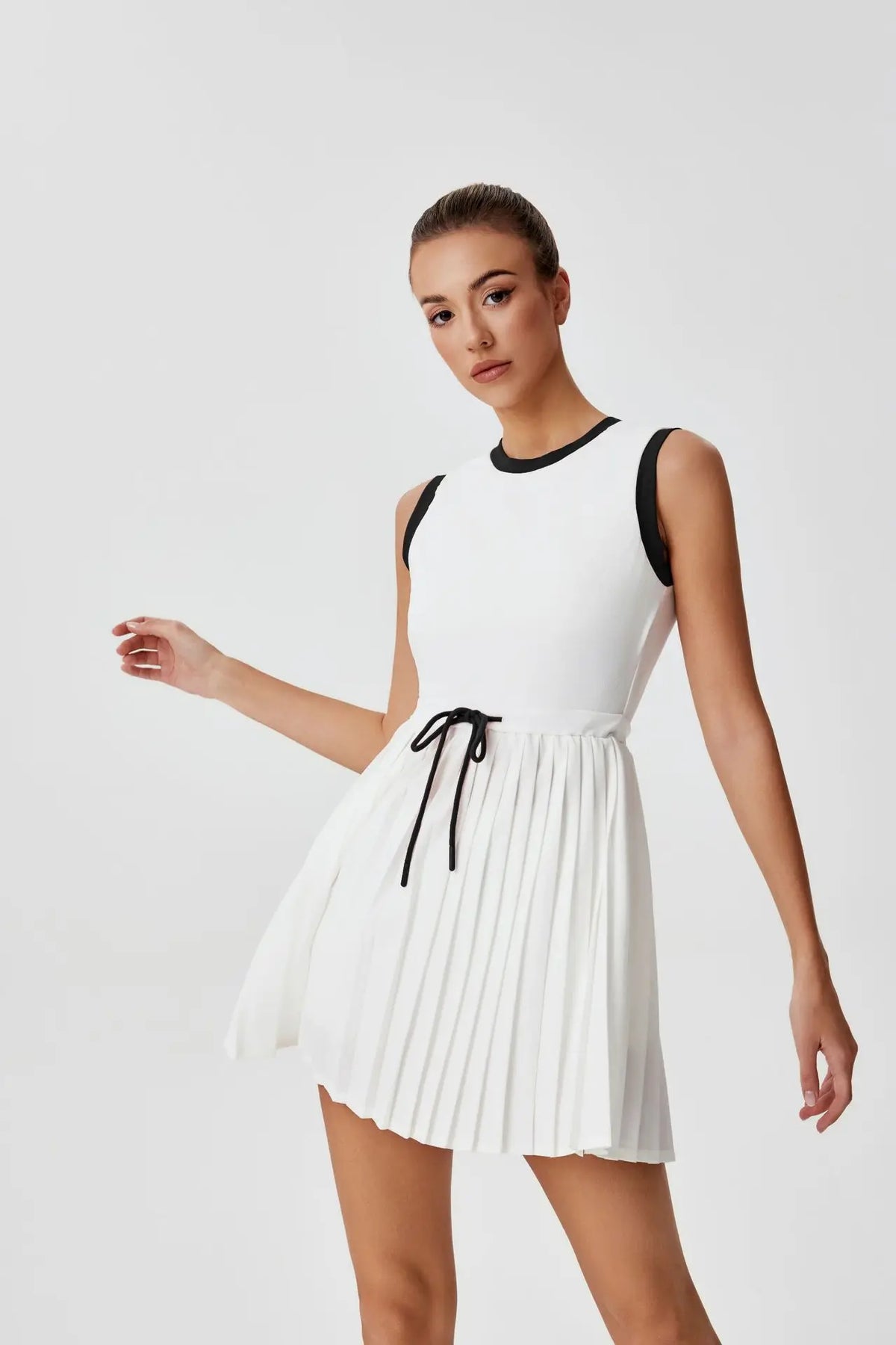 Summer Round Neck One-piece Tennis Dresses for Women White Contrast Sleeveless Drawstring Built-in Shorts Fitness Pleate Skirt
