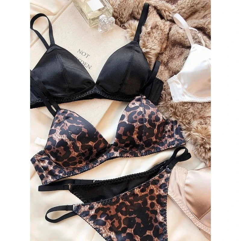 Summer Women Underwear Set Sexy Silken Triangle Cup Wireless Bras French Bralette Seamless Intimates Bra and Thong Lingerie Set