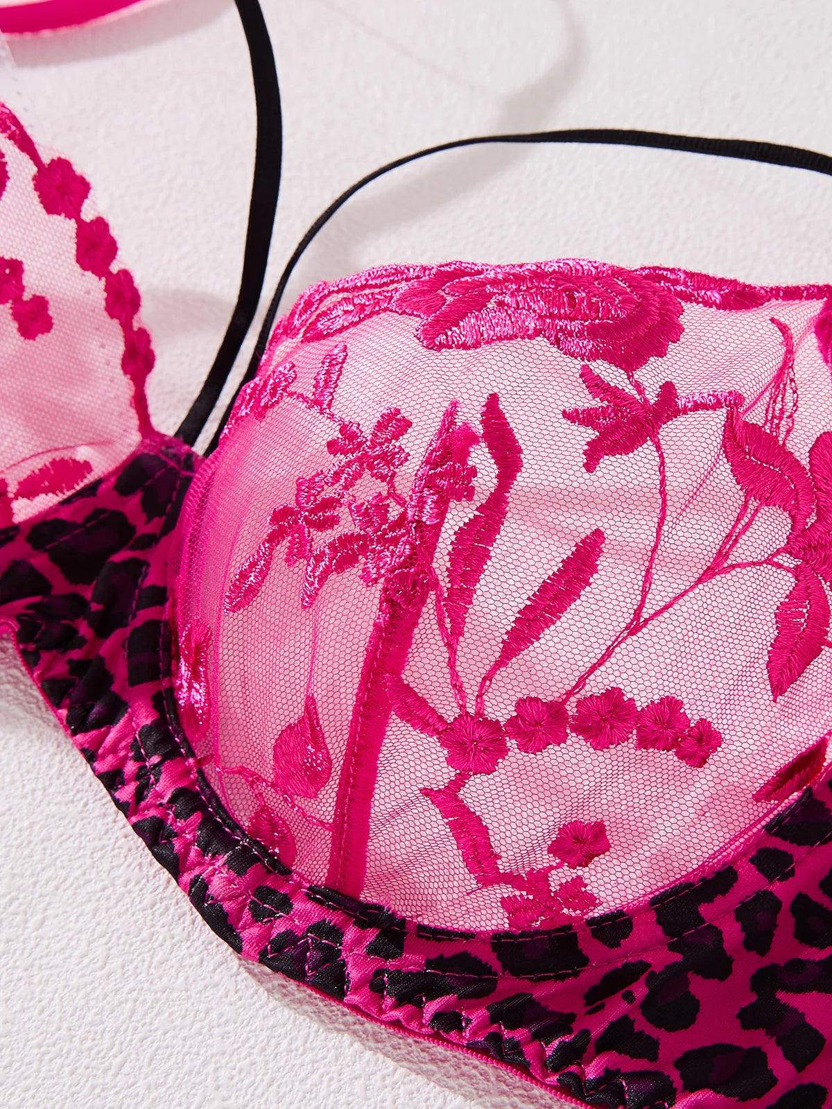 A RoseRed Sexy Lingerie Set, Combining Leopard Print and Floral Patterns, Combining Allure and Sensuality