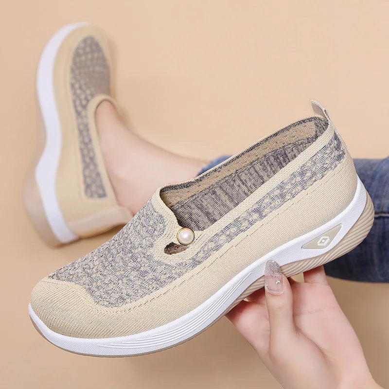Shoes for women Spring Autumn hot casual shoes with soft soles lightweight single shoe for women breathable mother shoes