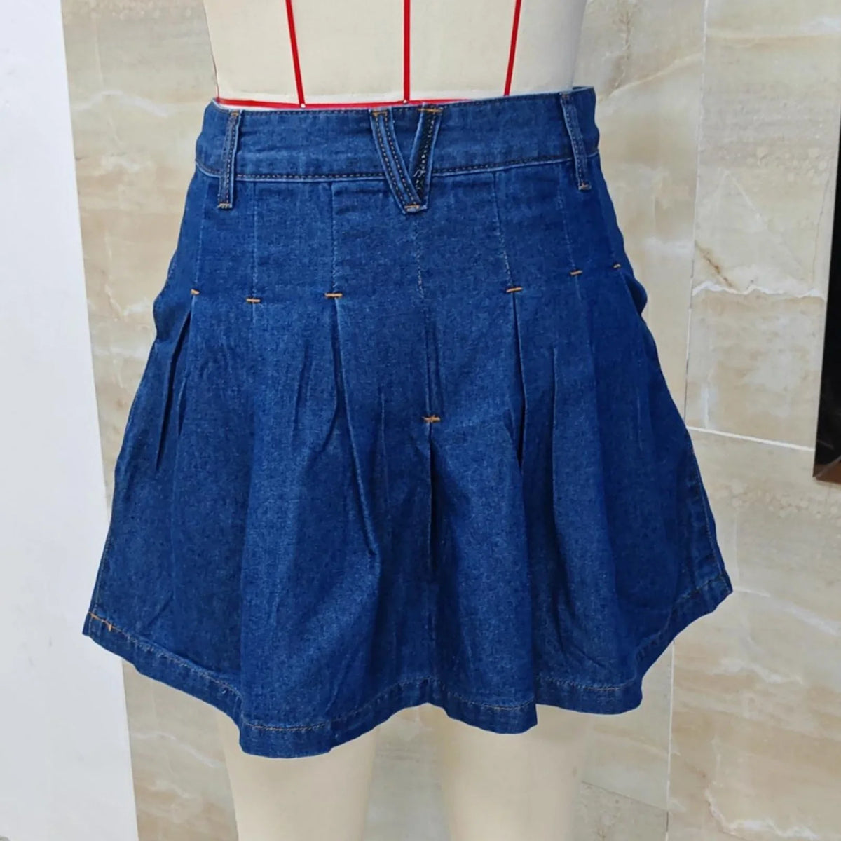 Women Casual Solid Color Solid Color Denim Pleated Skirts Fashionable High Waist Mini Skirt with Pockets Streetwear