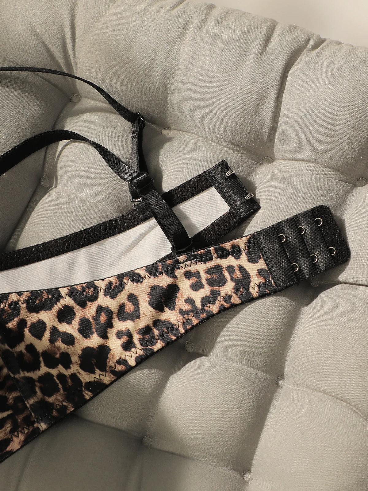 Hot Selling Floral Lingerie Women's Lace Lingerie Clothing Leopard Print Bra Camouflage Shoulder Strap Adjustable Design B6042