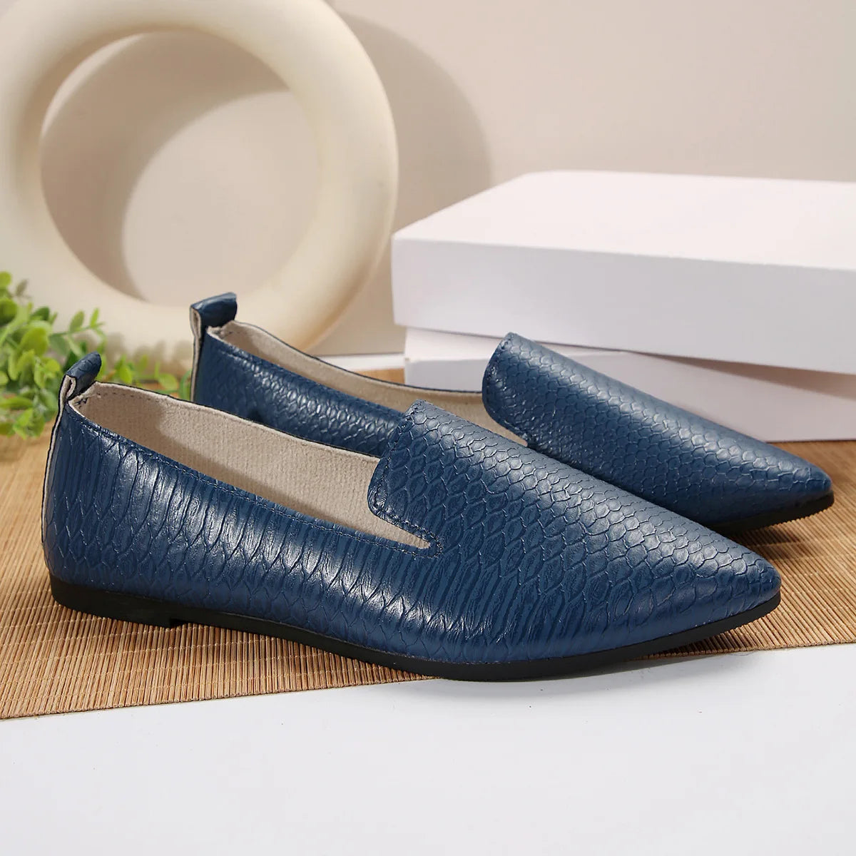 Summer Large Size 43 Women Shoes 2025 Simple Lightweight Flat Shoes Women Pointed Non Slip Soft Sole Casual Shoes Women Loafers