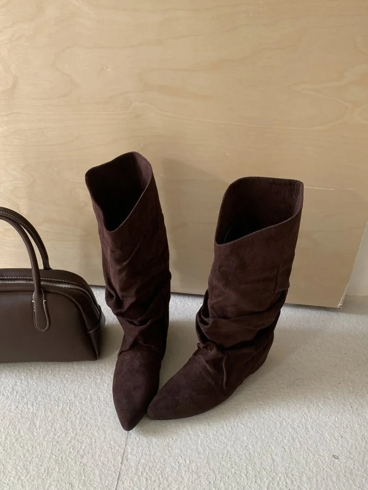 2026 New Winter Vintage Pleated Women Mordern High Boots Designer Slip on Pointed Toe Internal Elevation Shoes Botas De Mujer
