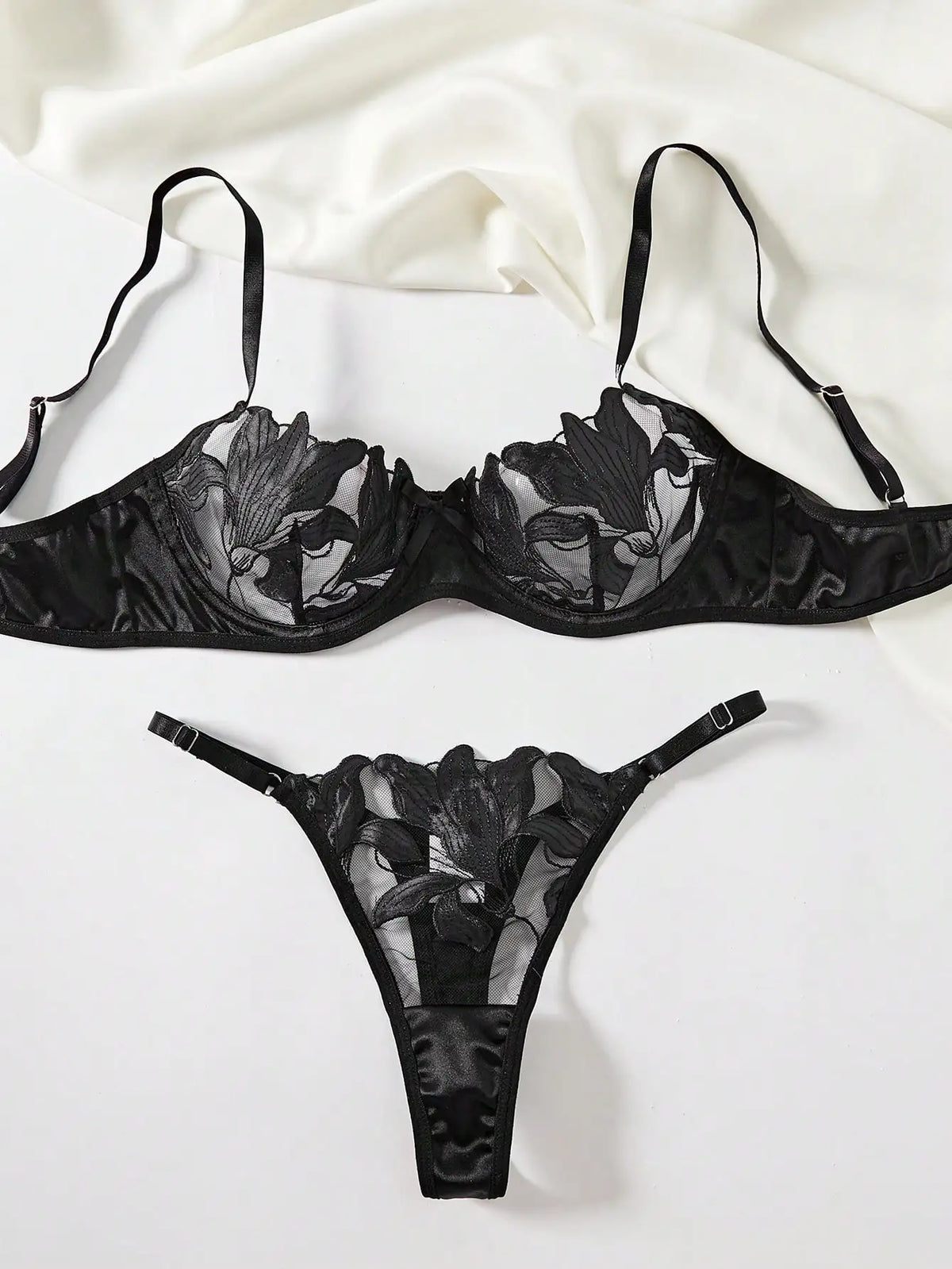Transparent Floral Two Pieces Exquisite Lace Lingerie Set Ultrathin Bra Briefs Set Solid Exotic Lingerie For Ladies 23171A