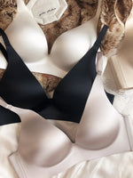 Luxury Seamless Women Underwear Sexy Deep V Push Up Bras Oilcloth Silk Fabric Comfort Soft Lingerie Adjustable Strap W Support