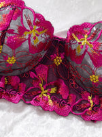 Sexy Rose-red Lingerie Including A Bra and Panties with Daisy Patterns As Well As Acomfortable Home-style Bra & Brief Sets