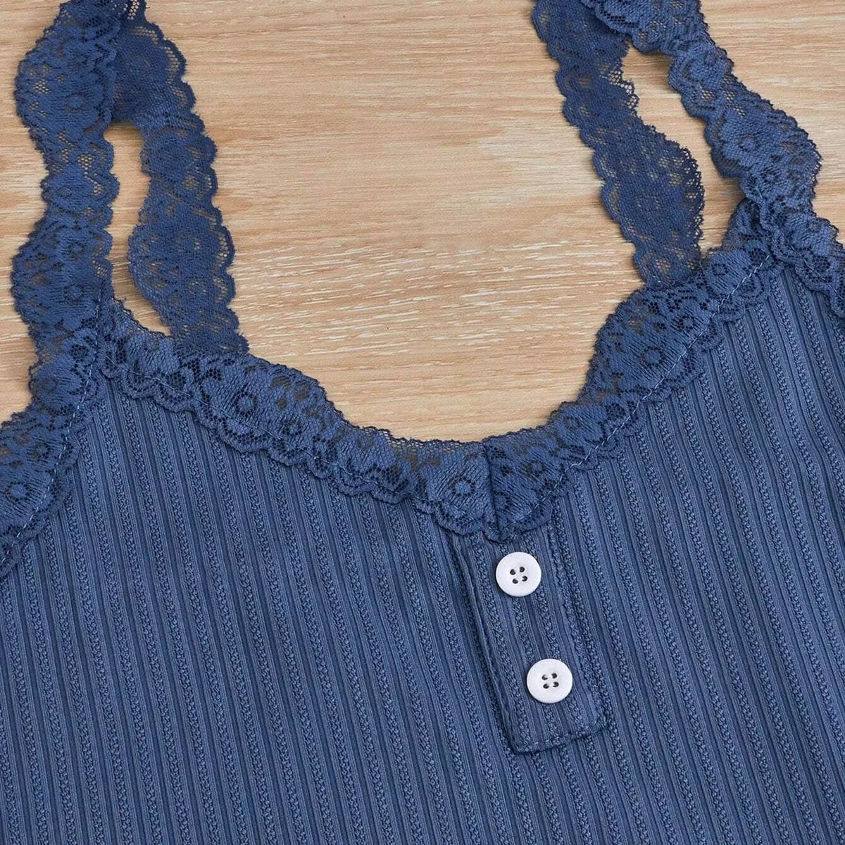 Comfortable 3-Piece Women's Pajamas Set with Lace Splicing