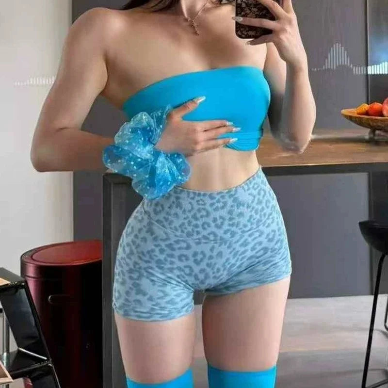 Seamless Hip Hugging Fitness Shorts, Internet Famous Sports Three Part Pants, High Waisted and High Stretch Peach Hip Pants for