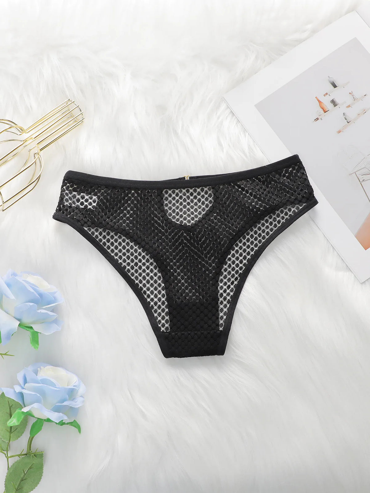 Lace women's underwear high-end sexy transparent lace low waist hollow out easy to wash and dry triangle pants Z2637