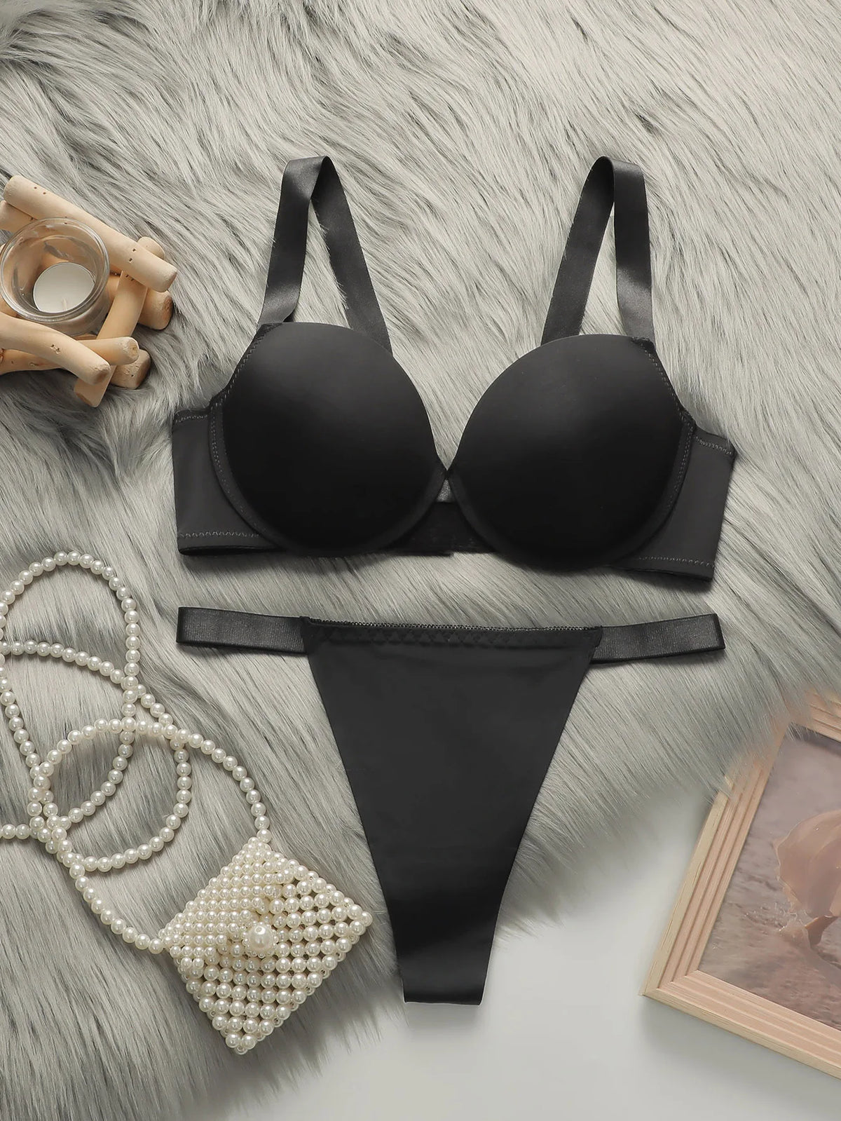 Thickened bra set gathering and bursting solid color set suitable for wearing sexy women's underwear with small breasts B2051