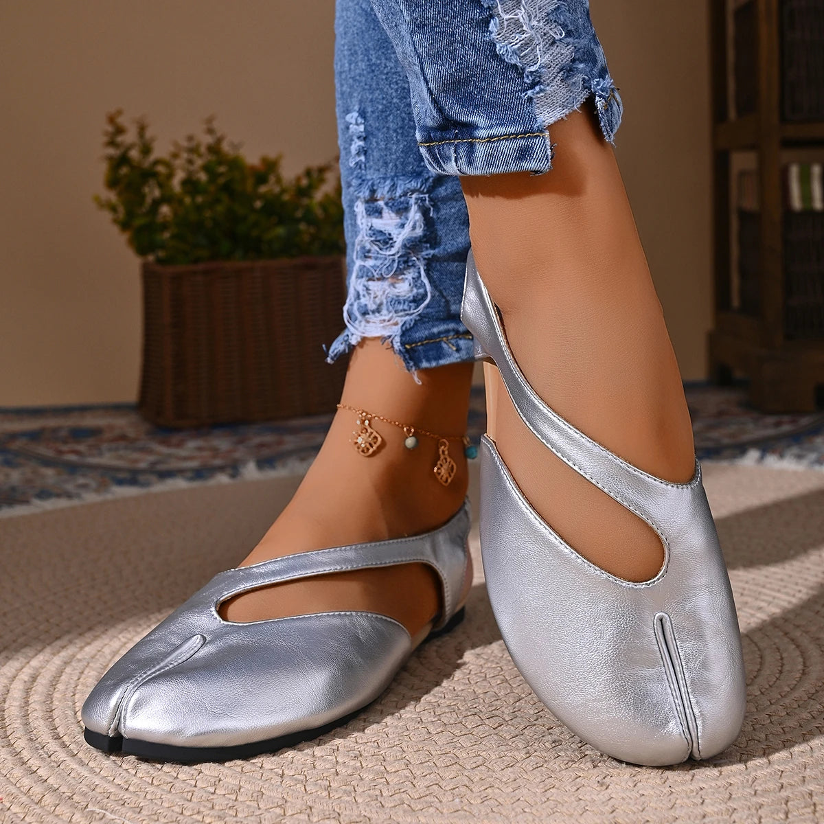 Women Tabi Split Toe Slingback Sandals Soft Leather Closed Toe Back Strap Flat Hollow Casual Summer Beach Shoes