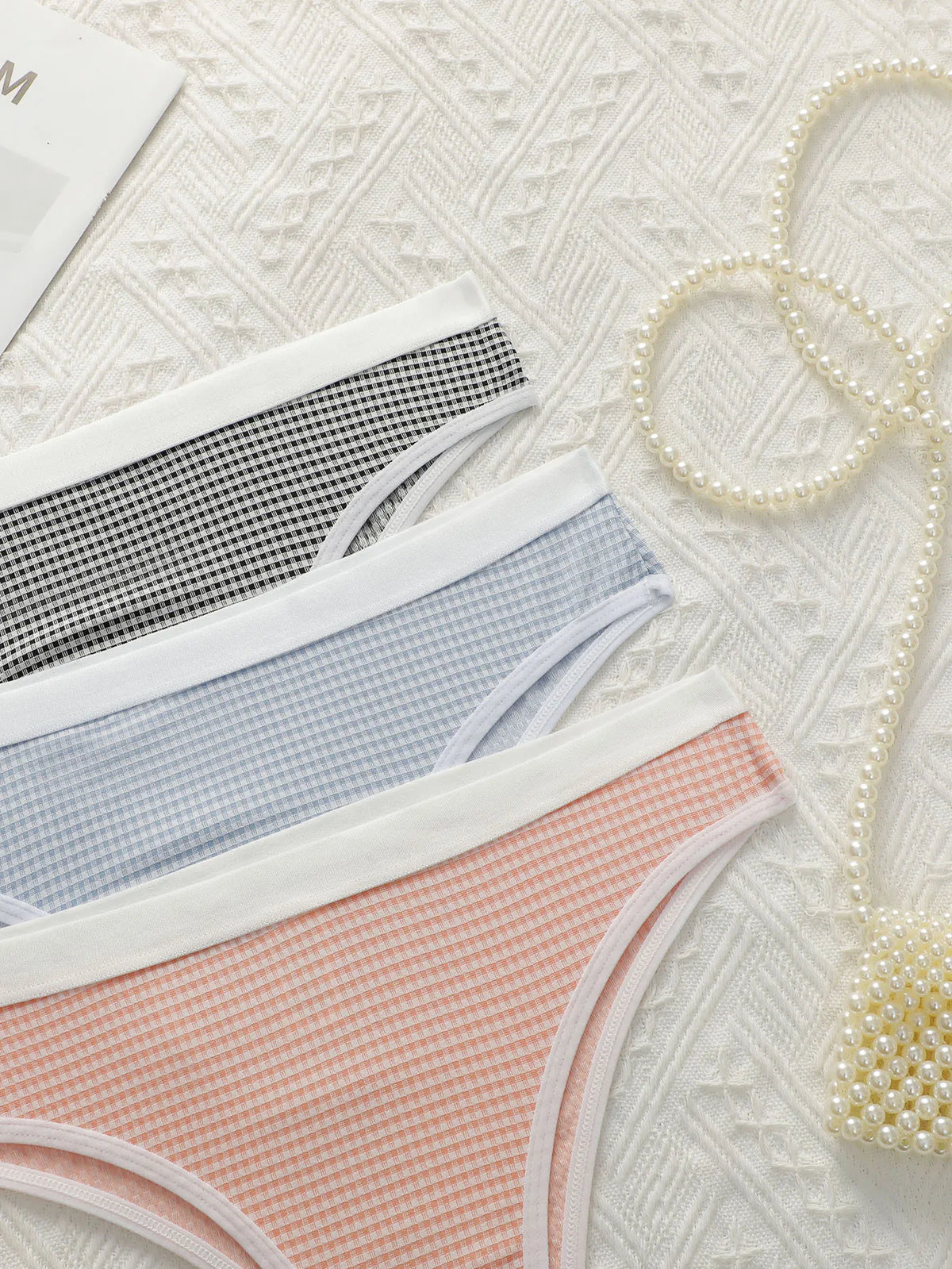 Women's Sexy High Elastic Underwear With A Seamless Cotton Triangle At The Waist And A Three Color Checkered Design C2482