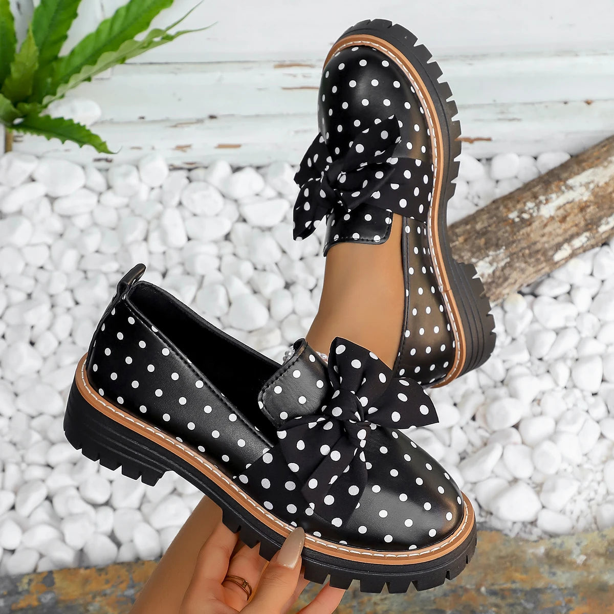 Women Polka‑Dot Bow Platform Loafers Round‑Toe Slip‑On Lug‑Sole PU Leather Contrast Stitching Vintage Casual Daily Shoes