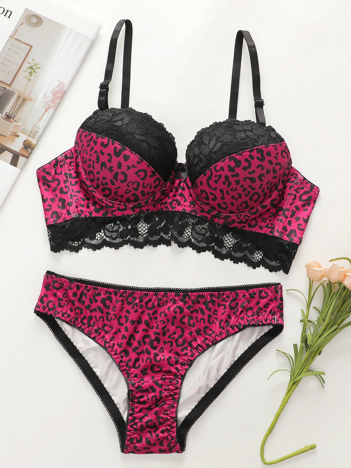 Women's Sexy Embroidered Lace Underwear Set with Steel Circles Convolute Push ups Comfortable Close fitting Underwear Set A3211