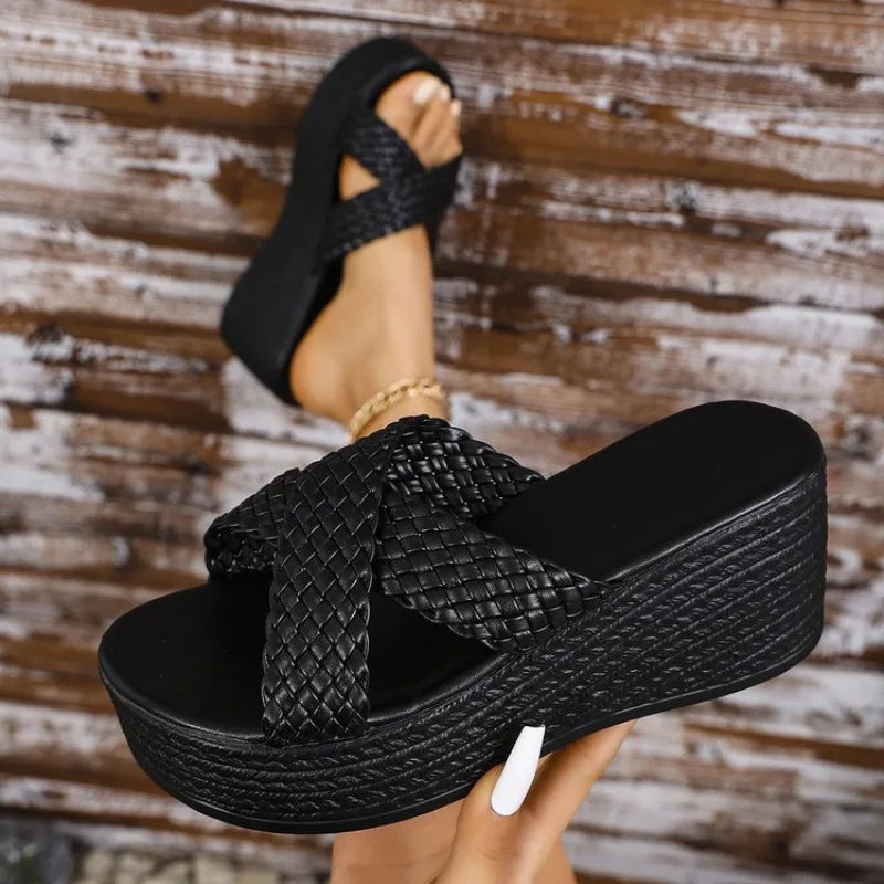 Fashion New Round Toe Exposed Toe Shallow Mouth Thick-soled Beach Slippers Summer Sexy/comfortable Flat Slippers for Women