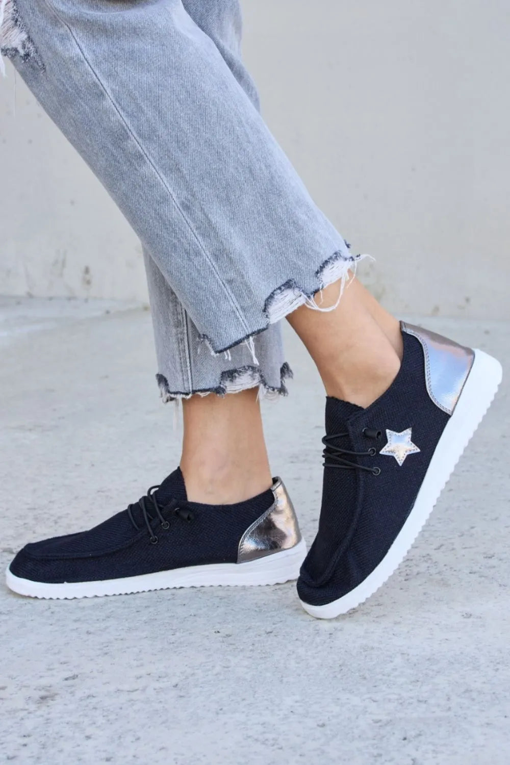 Forever Link Star Lace-Up Flat Sneakers - Ladyez