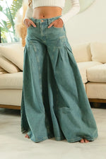BiBi Pleated Detail Wide Jeans - Ladyez