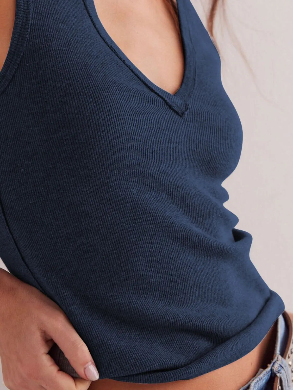 Solid V-Neck Tank - Ladyez