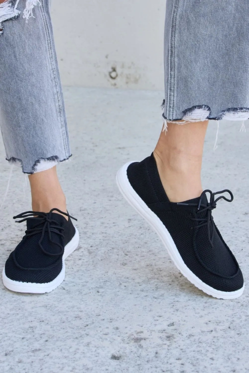 Forever Link Flat Round Toe Lace-Up Sneakers - Ladyez