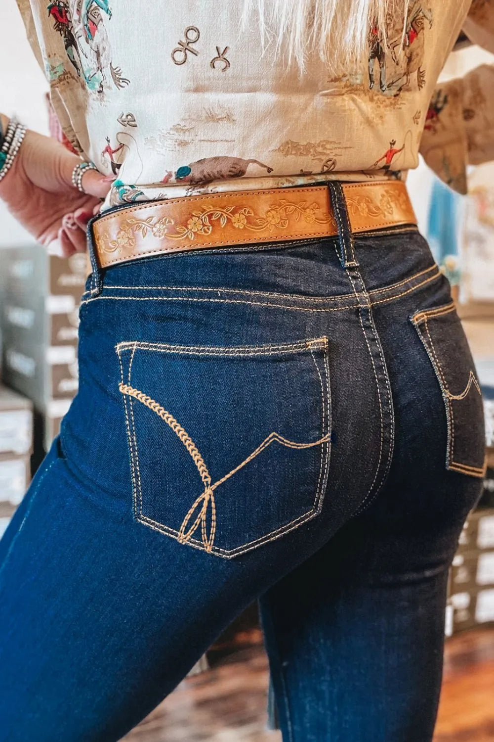 Center Seam Deep Wash Straight Jeans - Ladyez